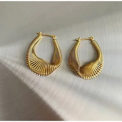 Feels like I am free - Twist Earrings