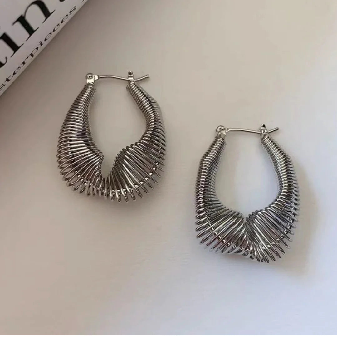 Feels like I am free - Twist Earrings