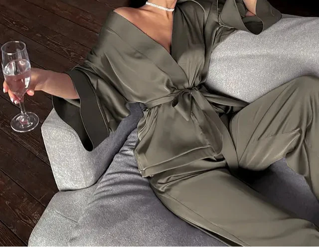 Lay me down tonight - Satin Sleepwear Set